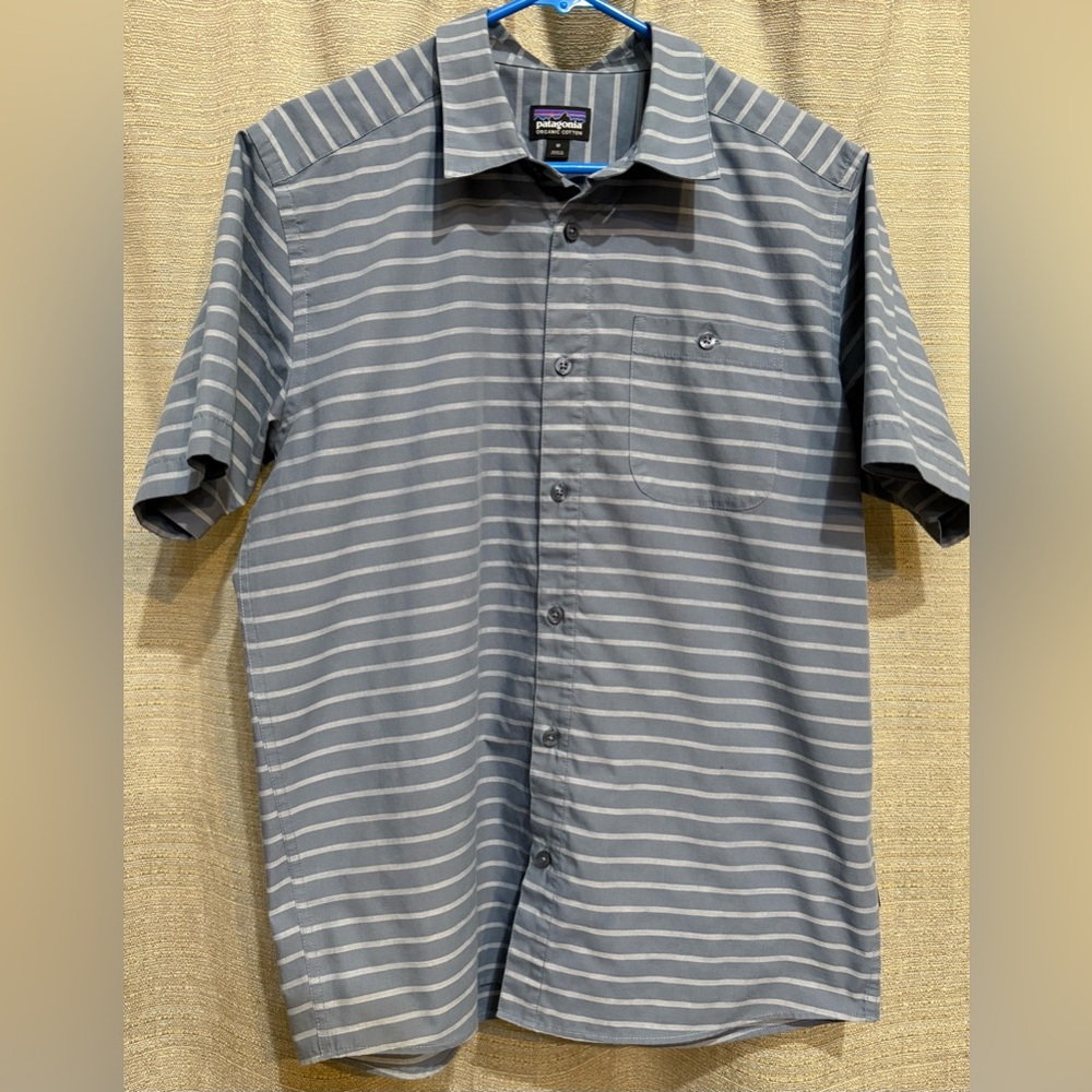 Patagonia - Men's Blue Striped Button Organic Cotton button Down Shirt - Medium